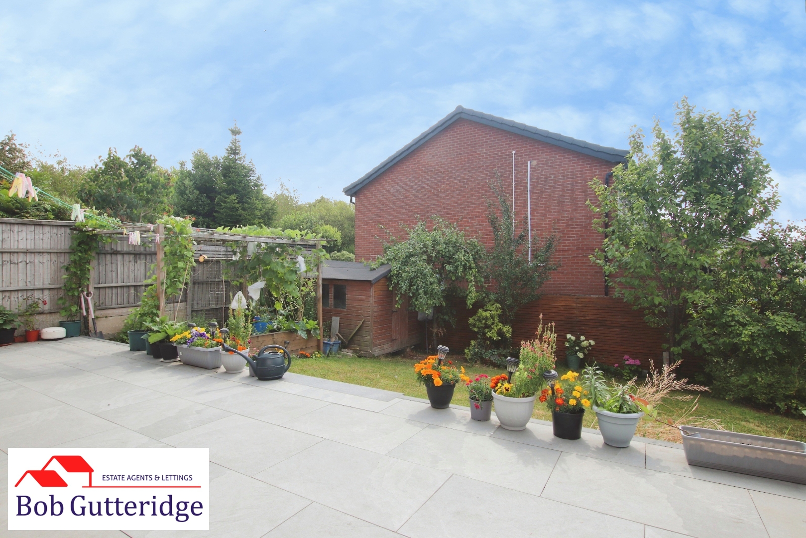 ENCLOSED REAR GARDEN